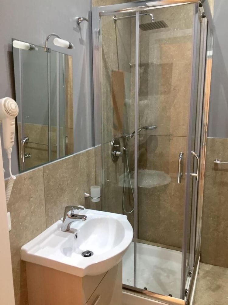 Фото Amedeo Square