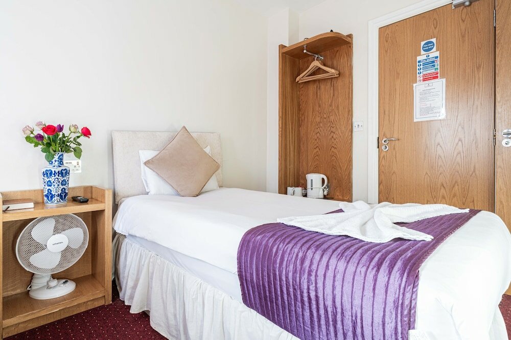 Фото Lancaster Court Hotel