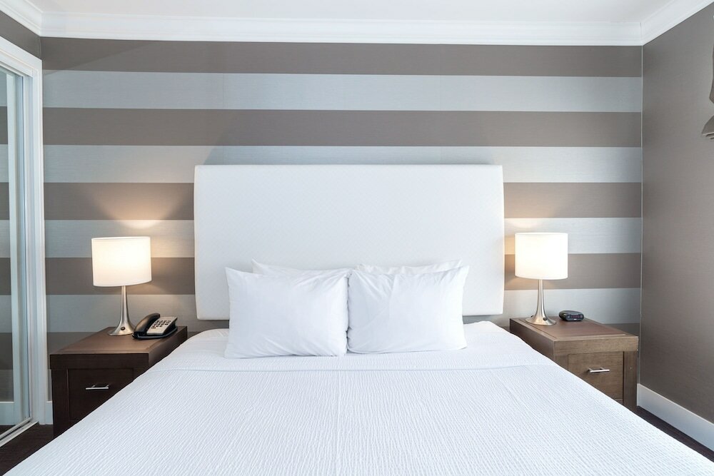 Фото Sandman Hotel Edmonton West