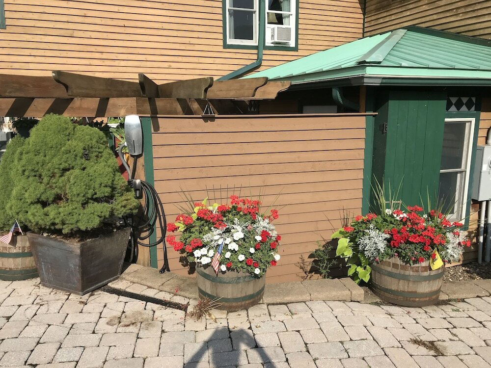 Фото Lake Pointe Inn