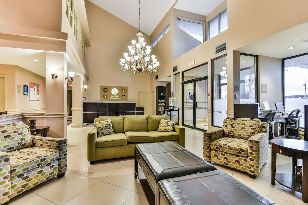 Фото Comfort Inn & Suites Ambassador Bridge