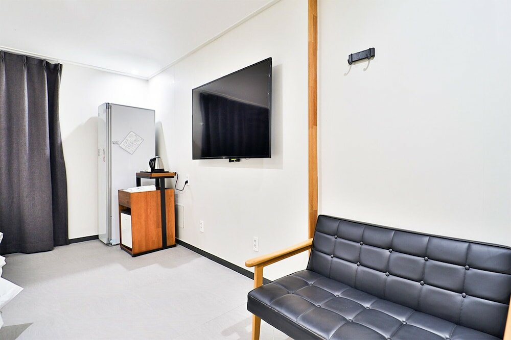 Фото Calm Rest Hotel