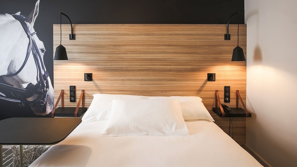 Фото Ibis Styles Laval Centre Gare