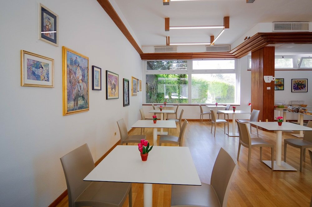 Фото Mistral Hotel