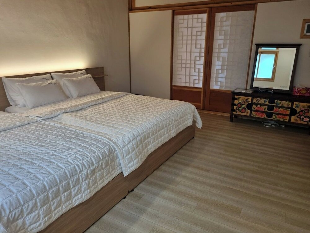 Фото Wiyeonjae Hanok Stay