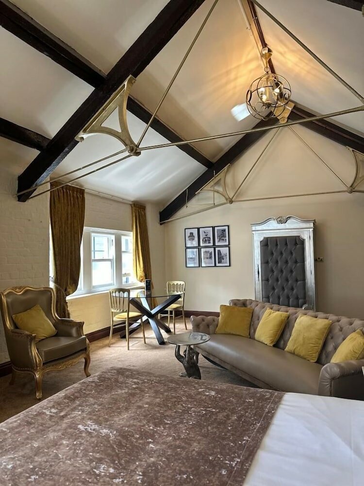 Фото The Dixie Dean Hotel