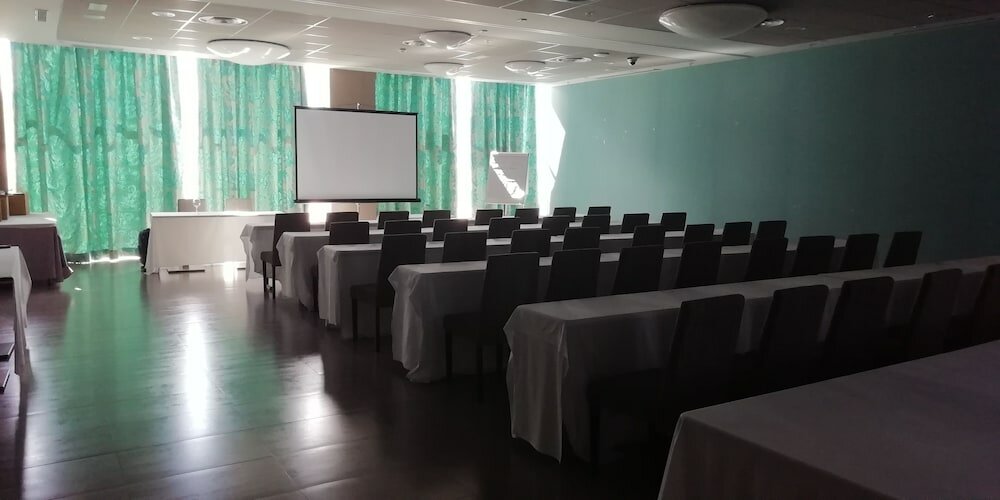 Фото Hotel Ciudad de Ponferrada
