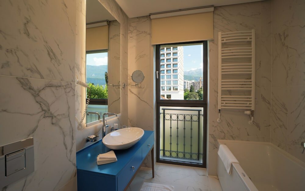 Фото Hotel Majestic