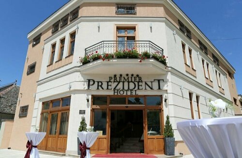 Гостиница Premier Prezident Garni Hotel And SPA  в Южно-Бачском округе