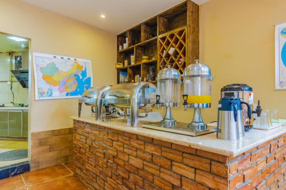 Фото Holly's Hostel Chengdu