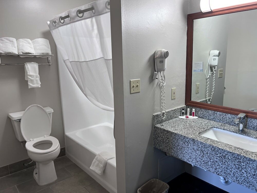 Фото Days Inn by Wyndham Greenville