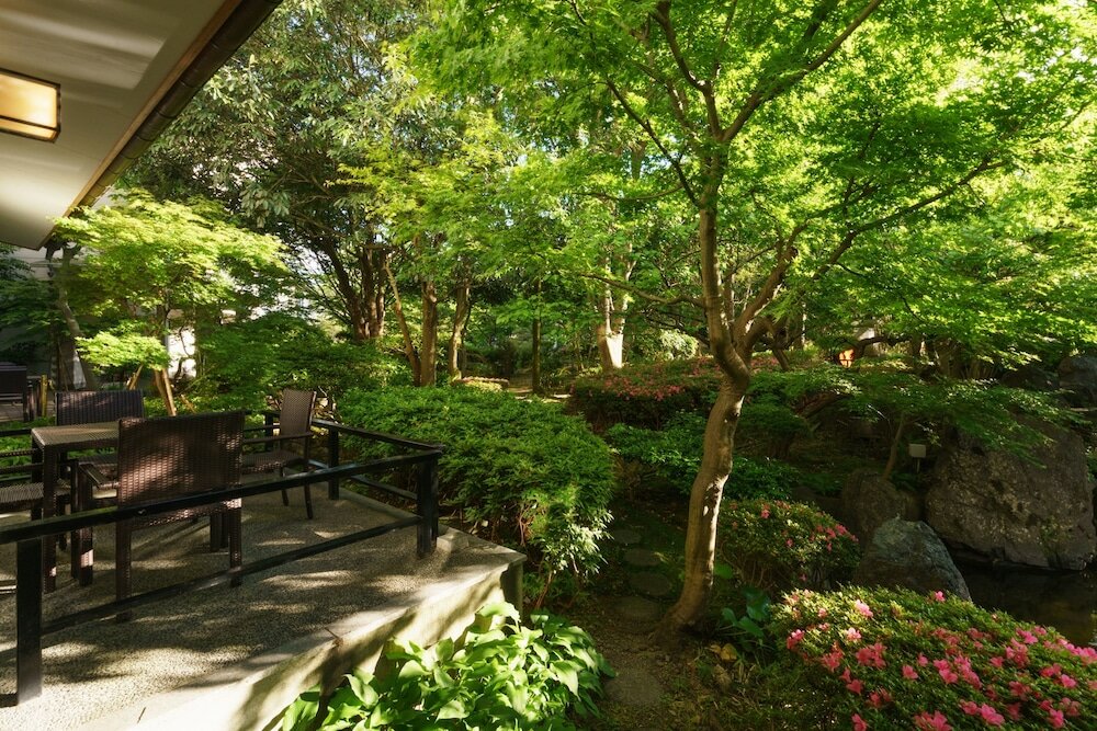 Фото Hotel Hoho A hotel overlooking the Echigo Plain and the Yahiko mountain range