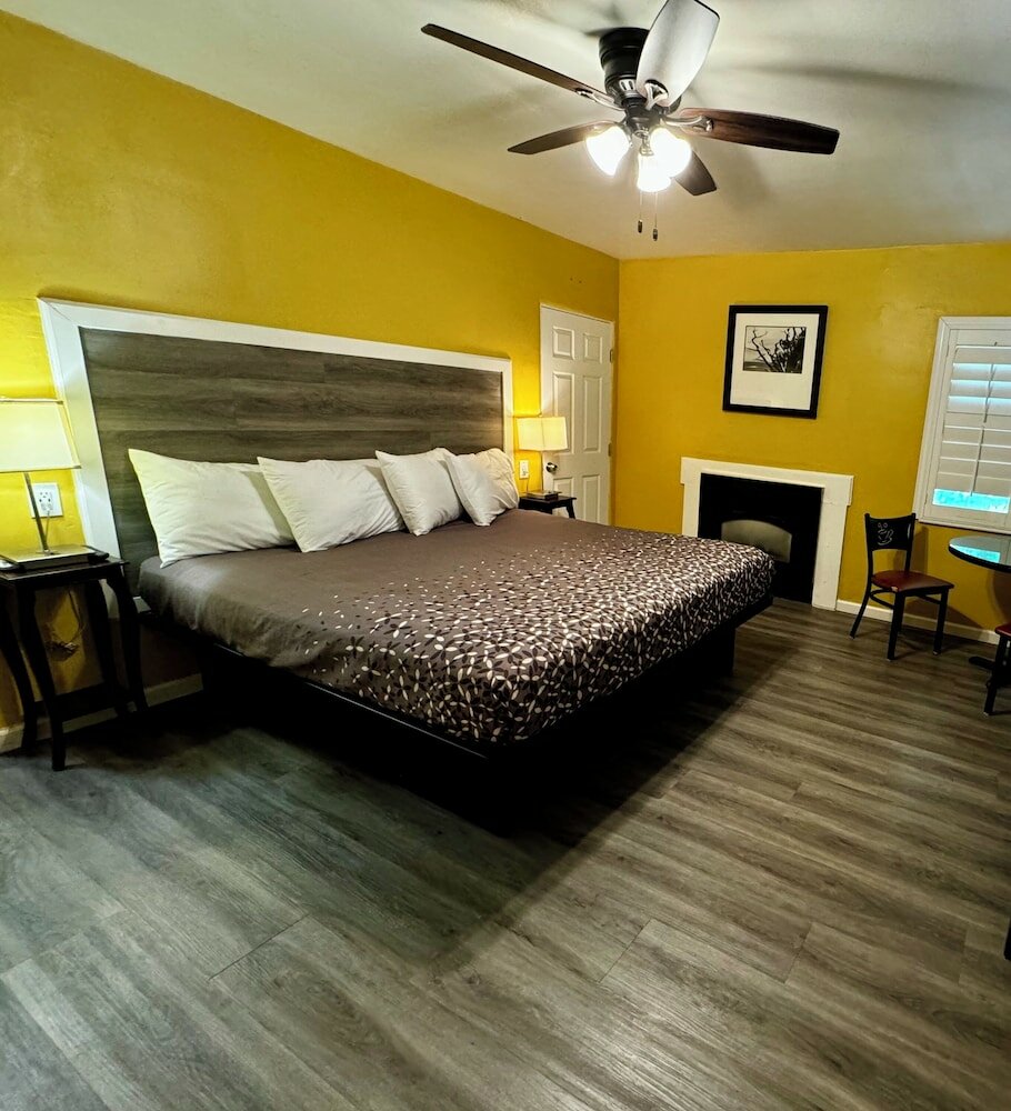 Фото Carmel Wayfarer Inn