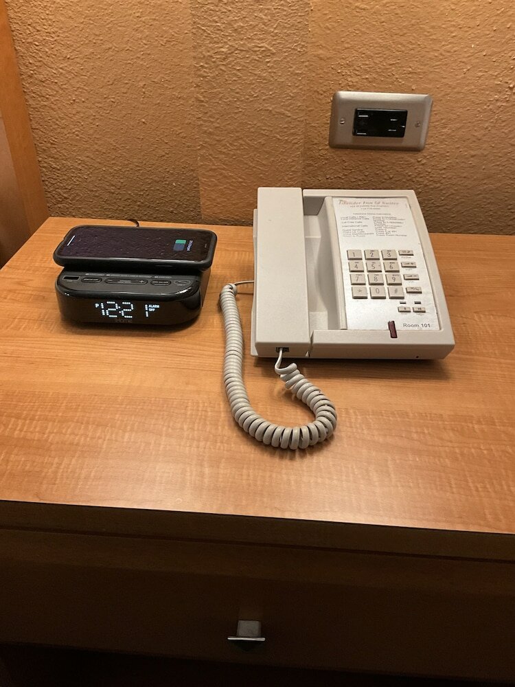 Фото Anaheim Islander Inn and Suites