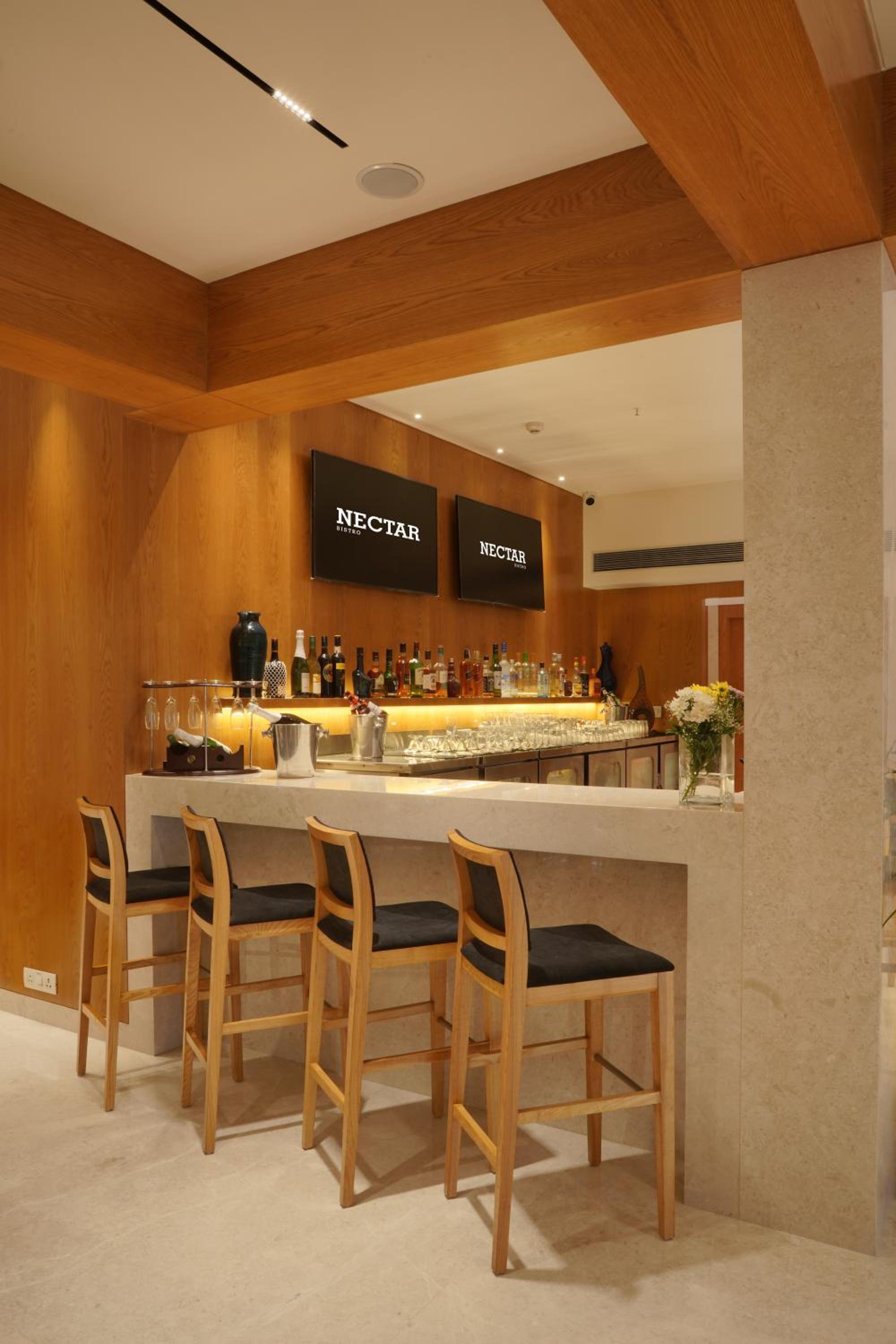 Фото Cocoon Hotel