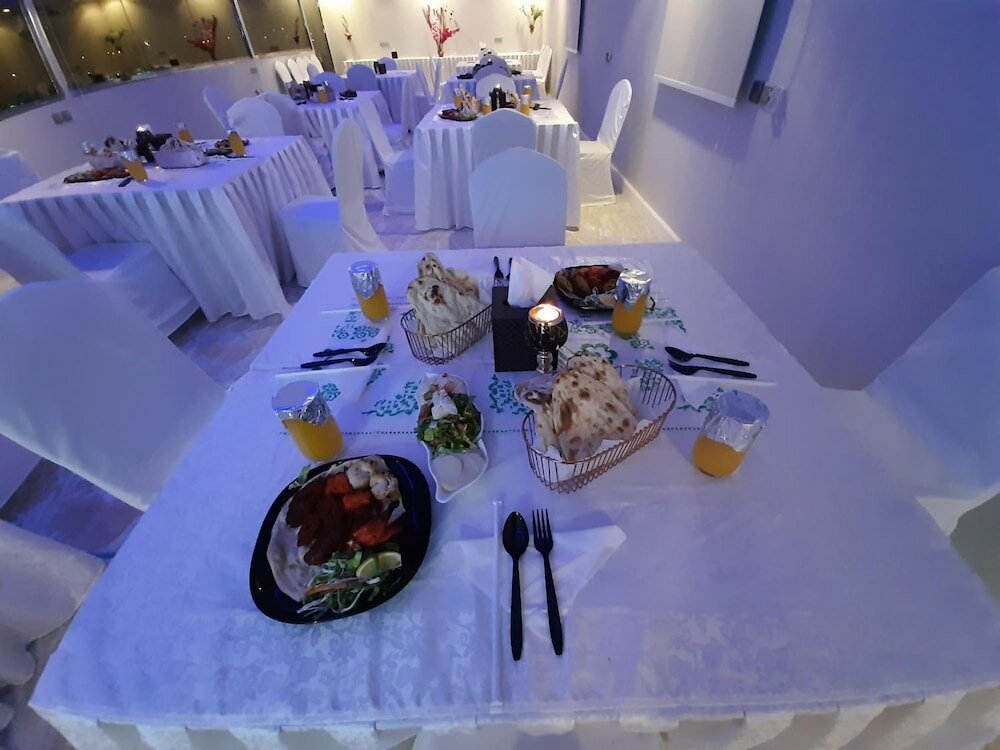 Фото Qasr Alshamal Hotel