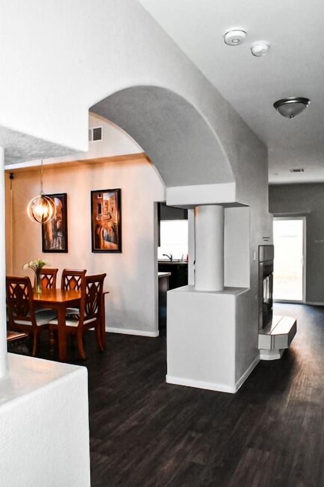 Фото Advantage Court