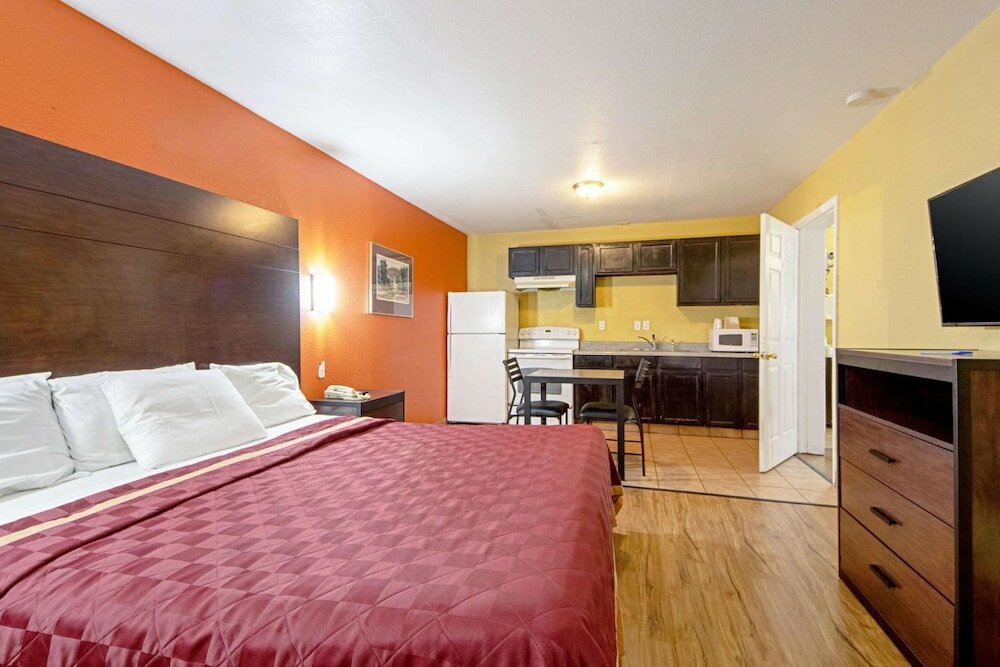 Фото Economy Inn & Suites