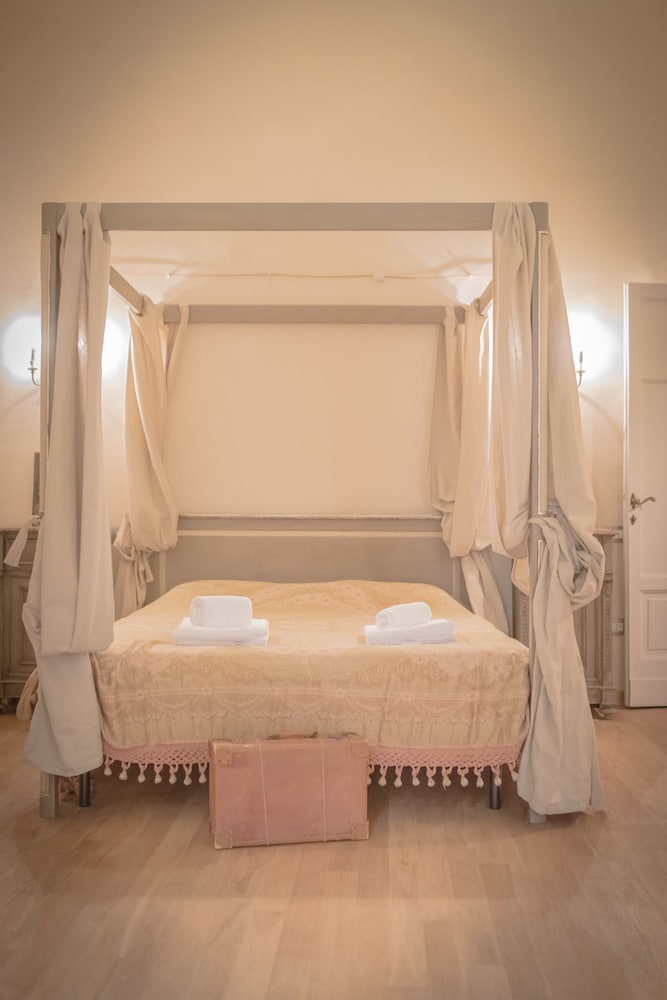 Фото Breathtaking 4bd Apt 5min Walk to Duomo