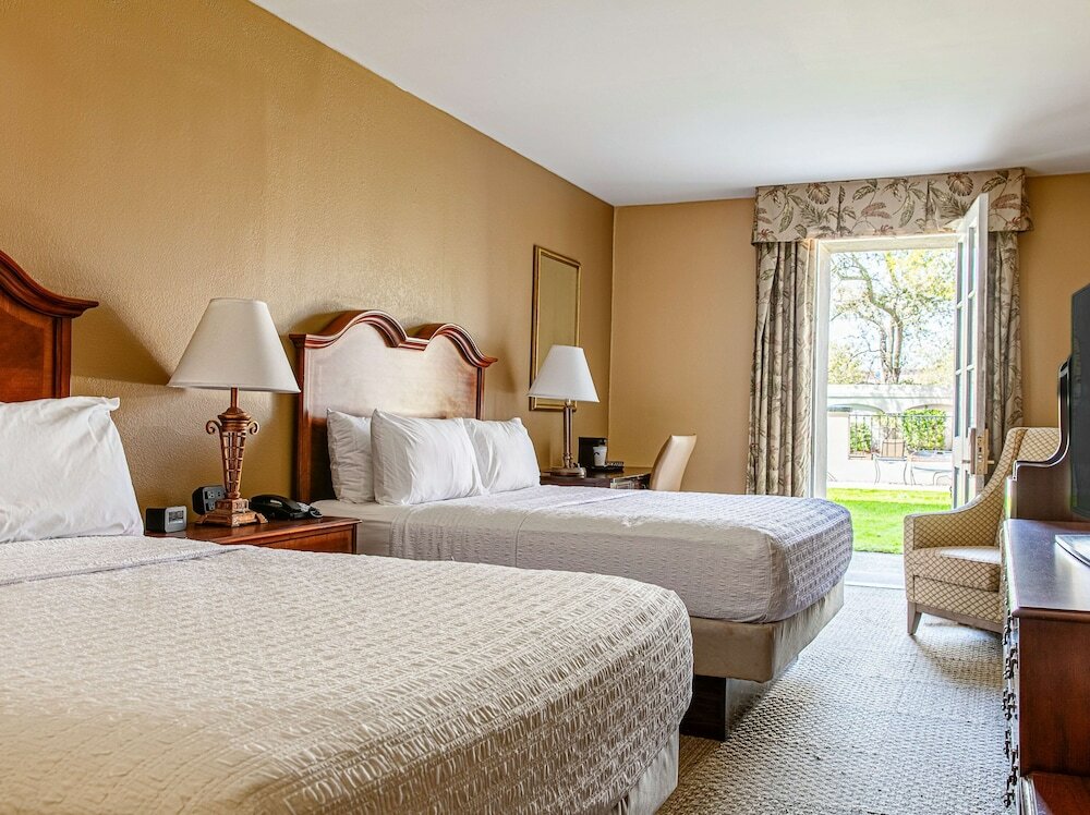 Фото Hampton Inn Charleston-Historic District