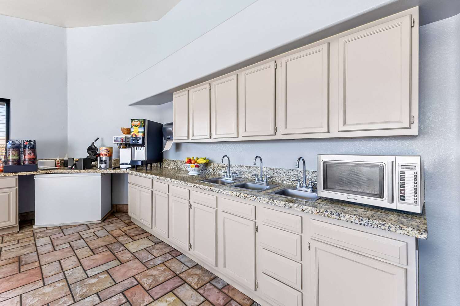 Фото Days Inn by Wyndham Buckeye