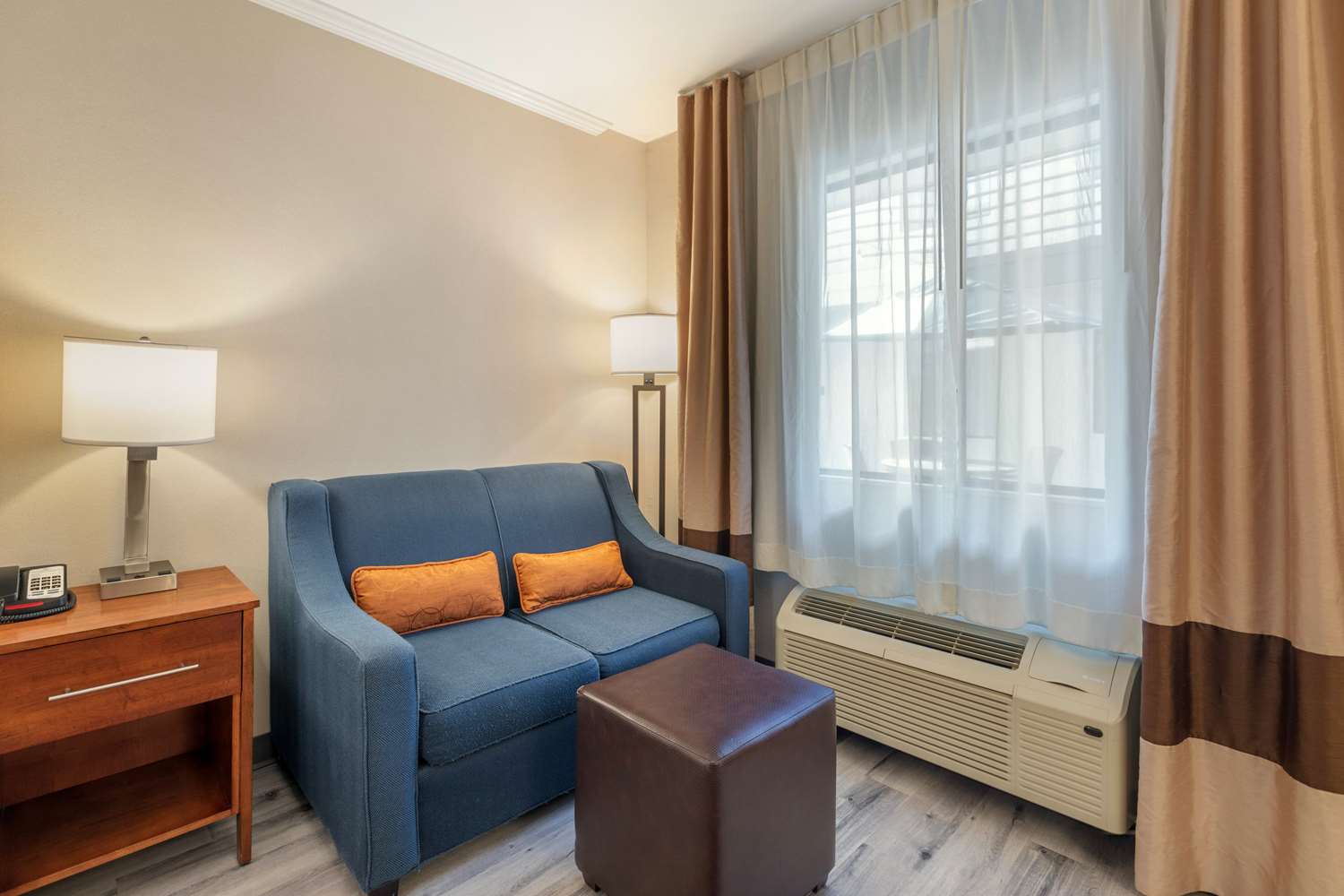 Фото Comfort Inn Santa Monica - West Los Angeles