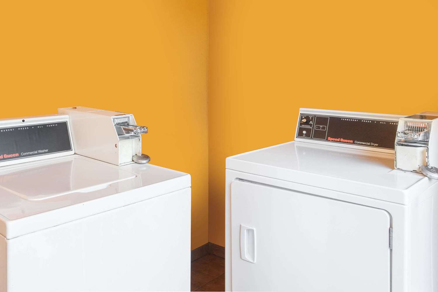 Фото Days Inn by Wyndham San Diego-East/El Cajon