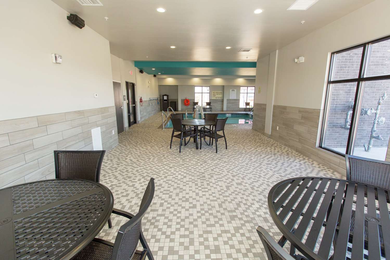 Фото Hampton Inn Mustang