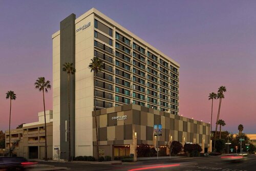 Гостиница Courtyard by Marriott Los Angeles - Sherman Oaks в Лос-Анджелесе