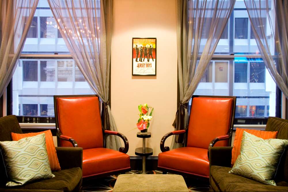 Фото Hampton Inn Majestic Chicago Theatre District