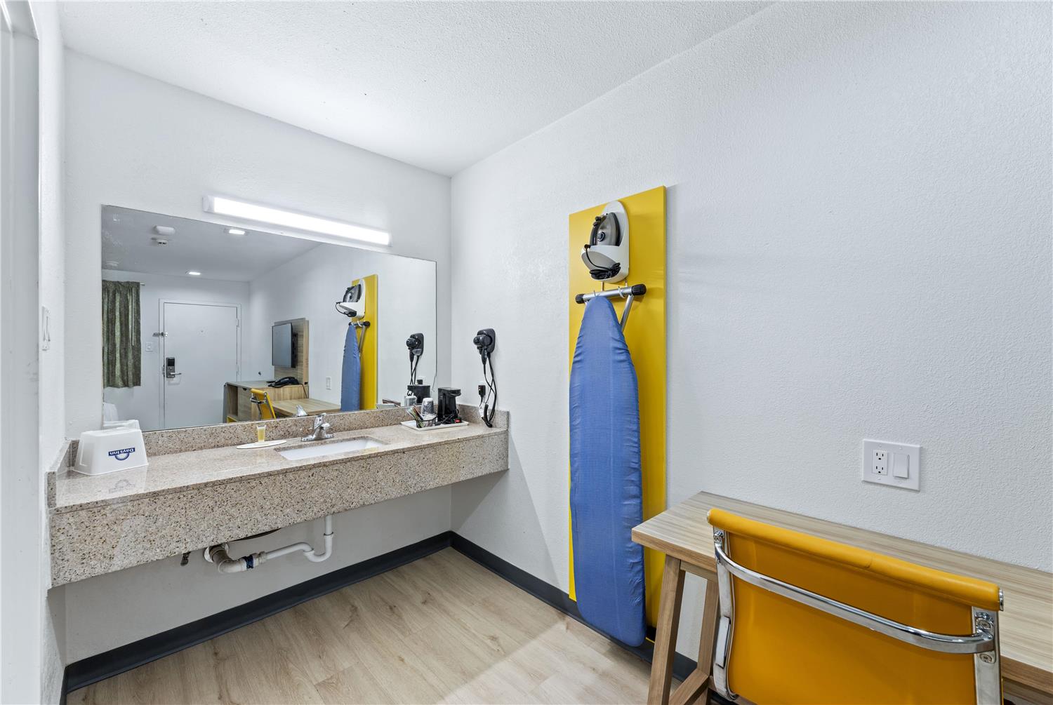 Фото Days Inn by Wyndham McKinney