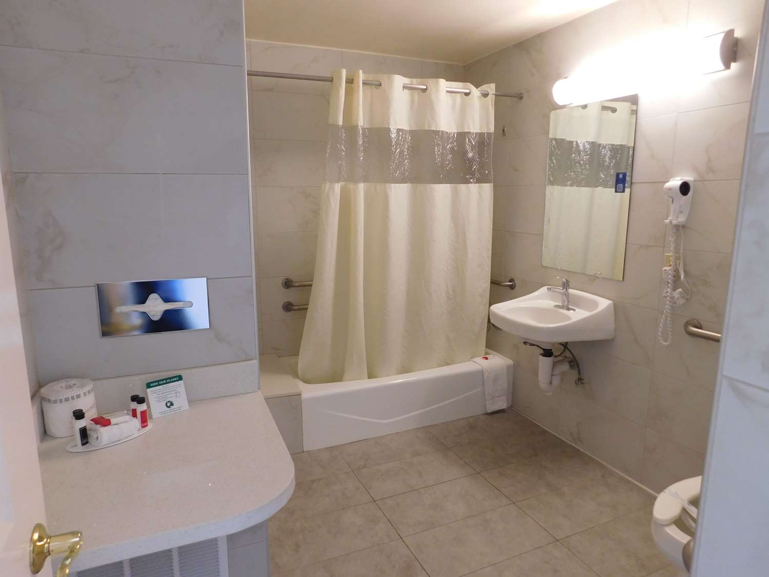 Фото Days Inn by Wyndham Novato/San Francisco