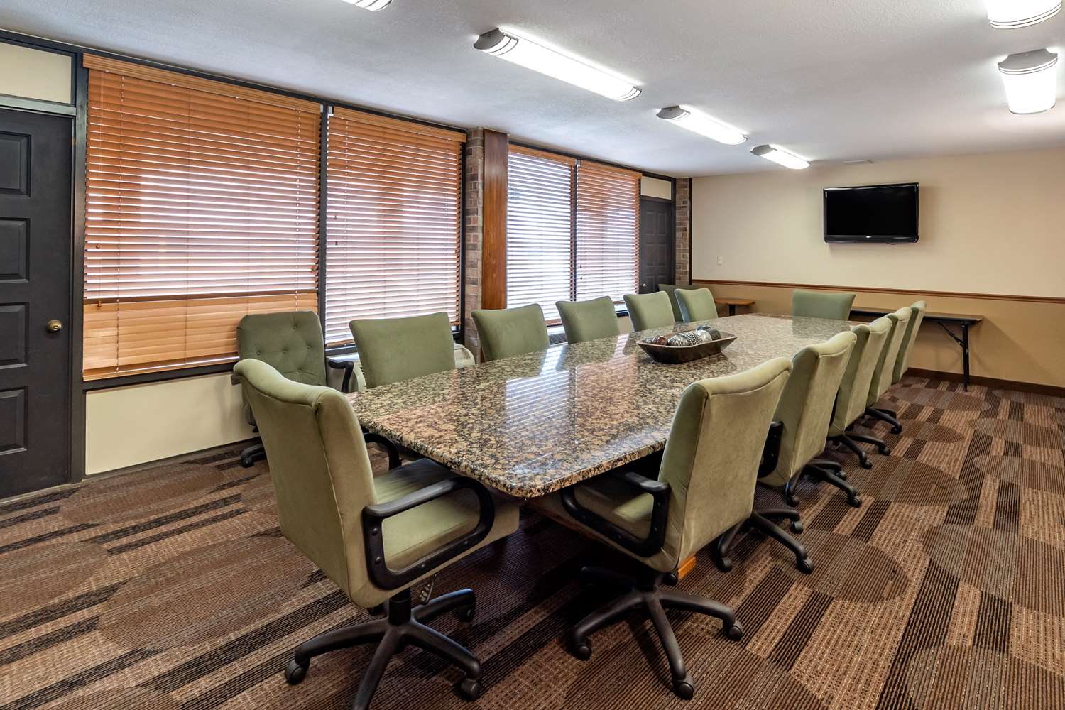 Фото Best Western Plus Saddleback Inn & Conference Center