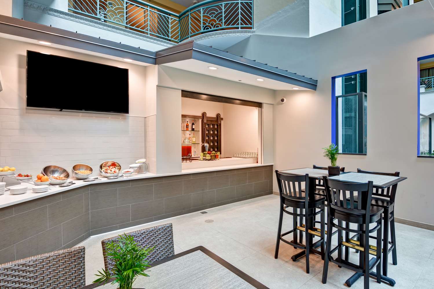 Фото Embassy Suites by Hilton Miami International Airport