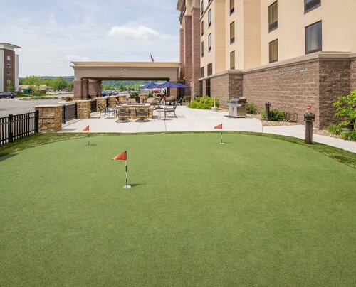 Внешний вид отеля Hampton Inn & Suites Pittsburgh/Harmarville в Питтсбурге, фото 2