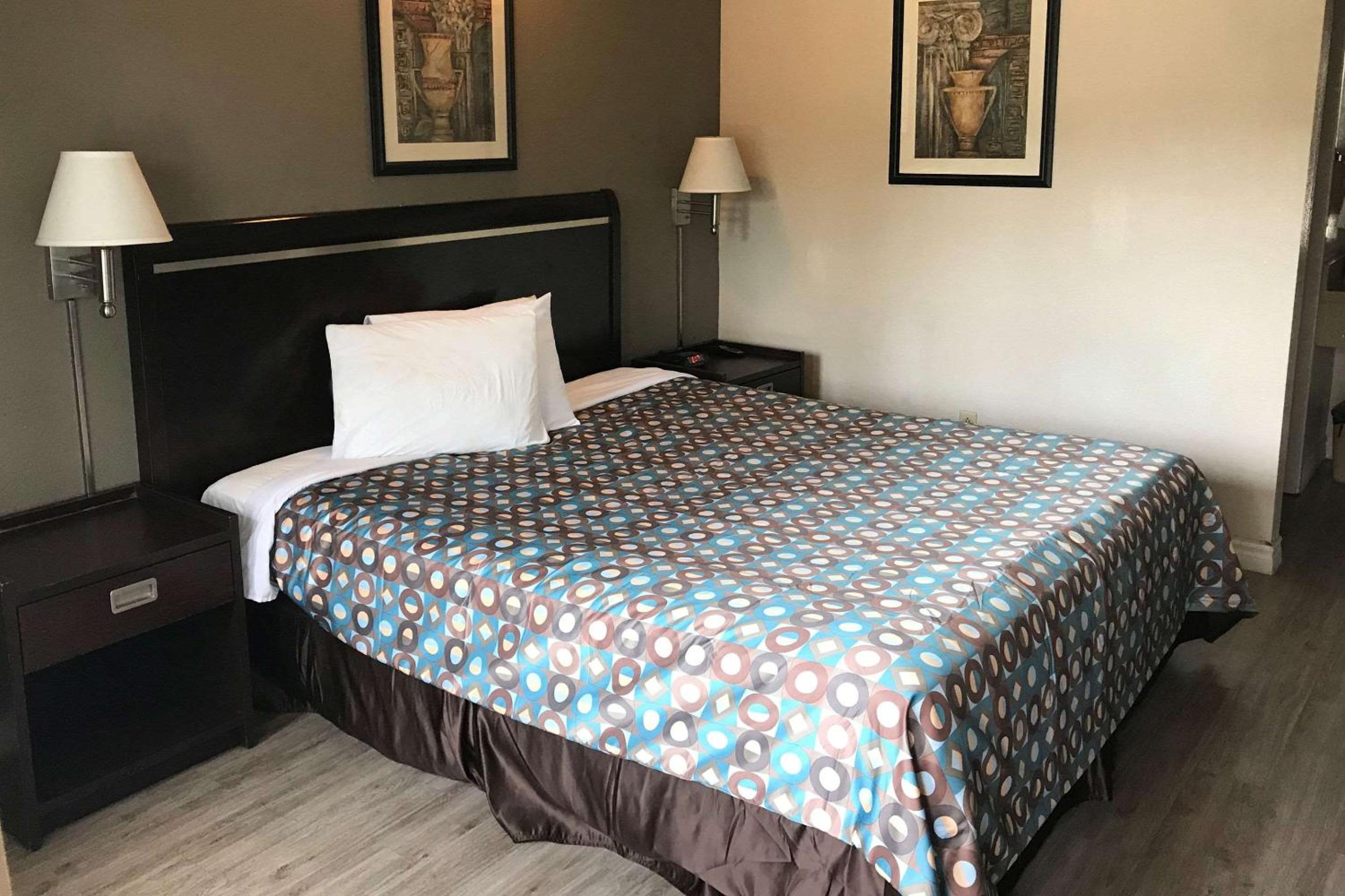 Фото Rodeway Inn Ontario Airport Mills