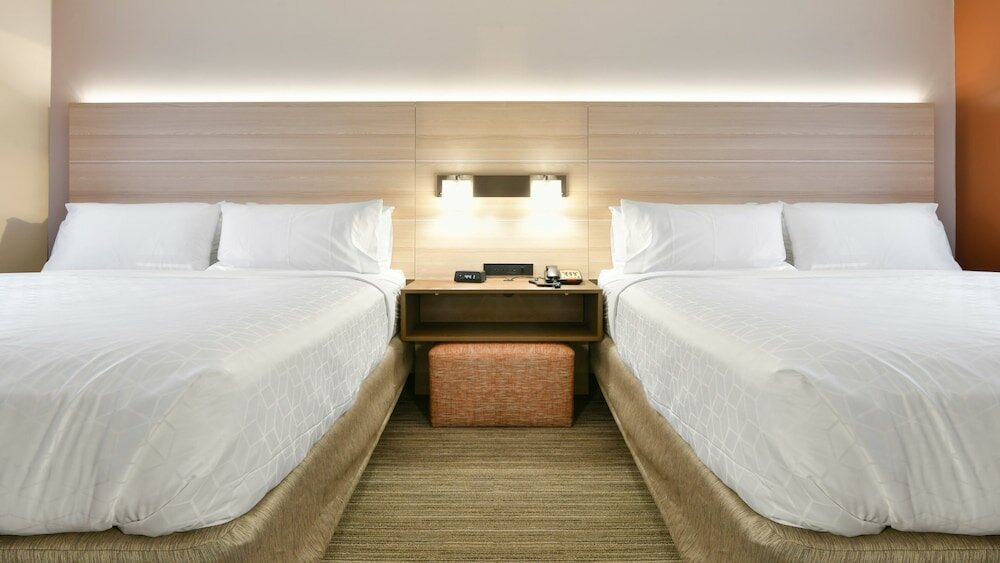 Фото Holiday Inn Express Staten Island West