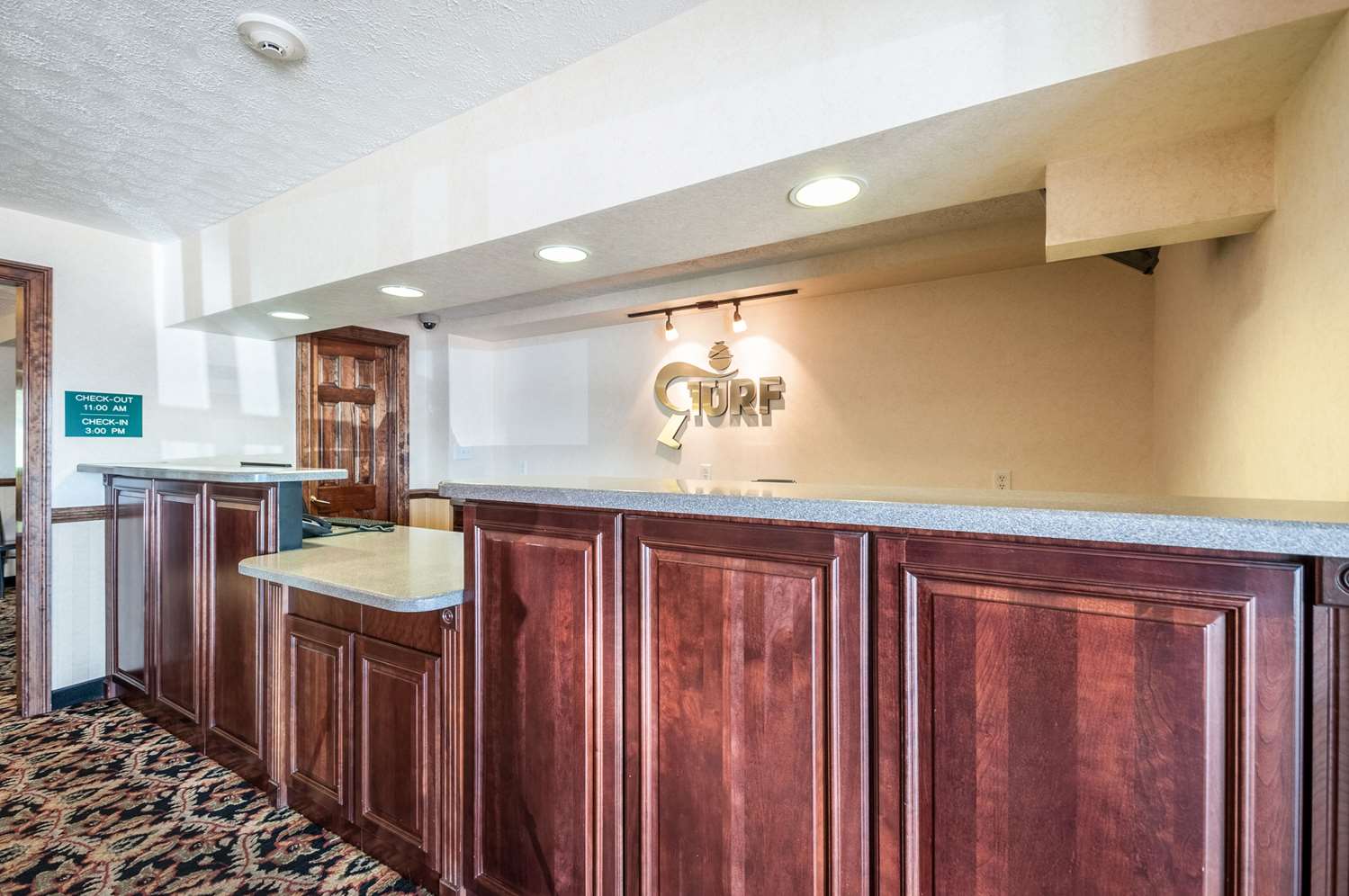 Фото Rodeway Inn & Suites