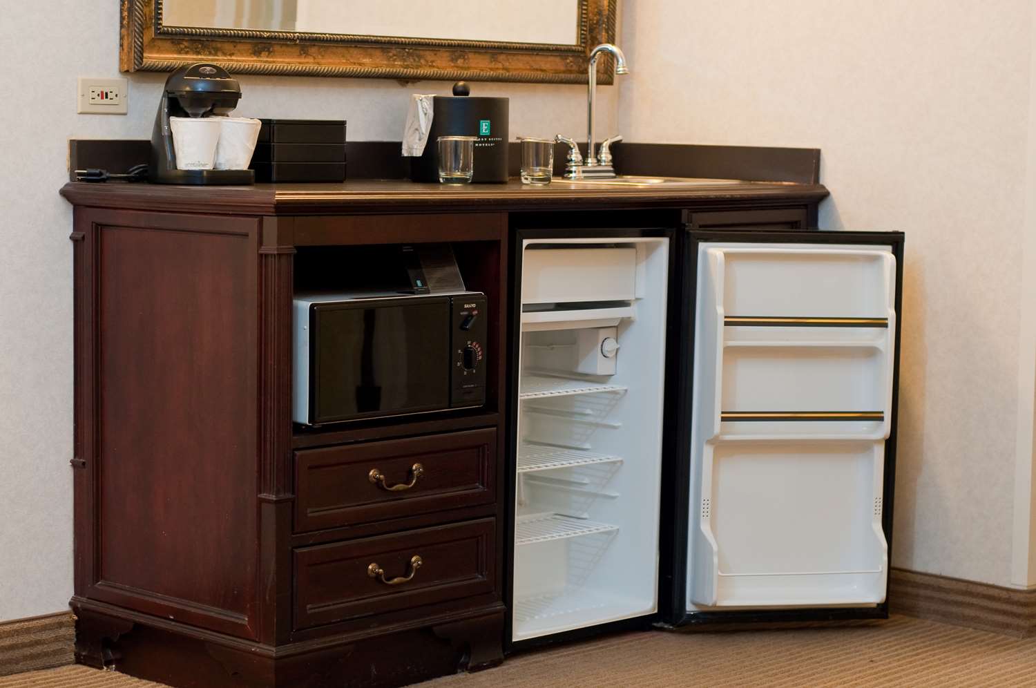 Фото Embassy Suites by Hilton Austin Arboretum