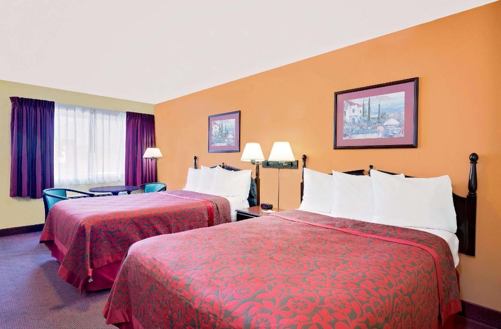 Фото Days Inn by Wyndham Waynesboro