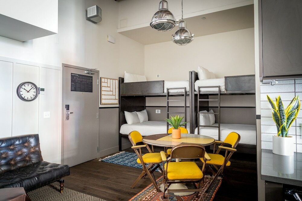 Фото The Chicago Hotel Collection River North