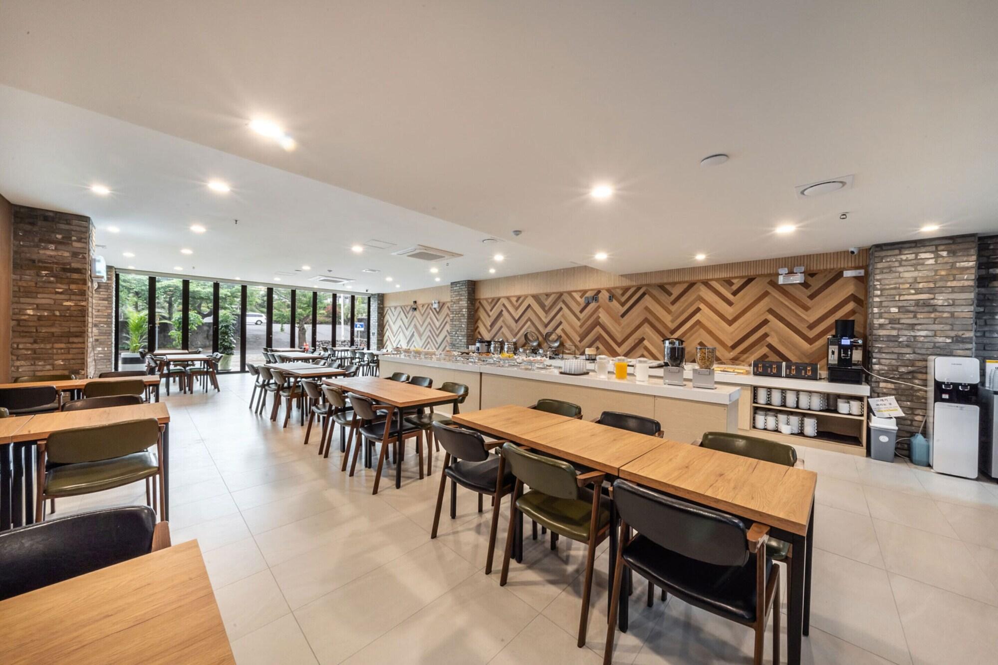 Фото Aroomi Hotel