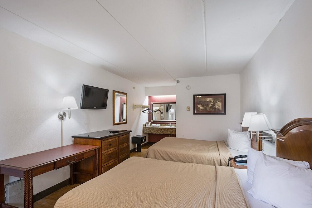 Фото Rodeway Inn Tampa near Busch Gardens - Usf