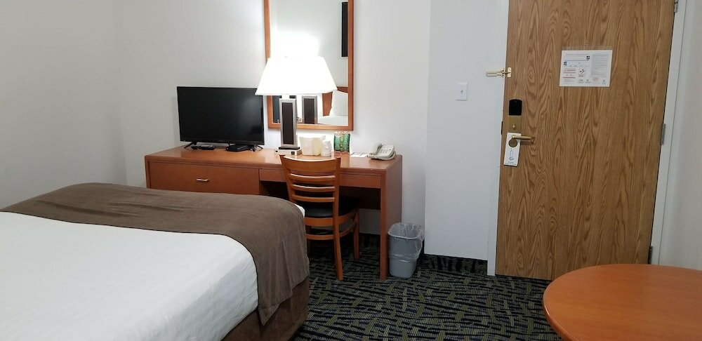 Фото SureStay Plus Hotel by Best Western Lethbridge