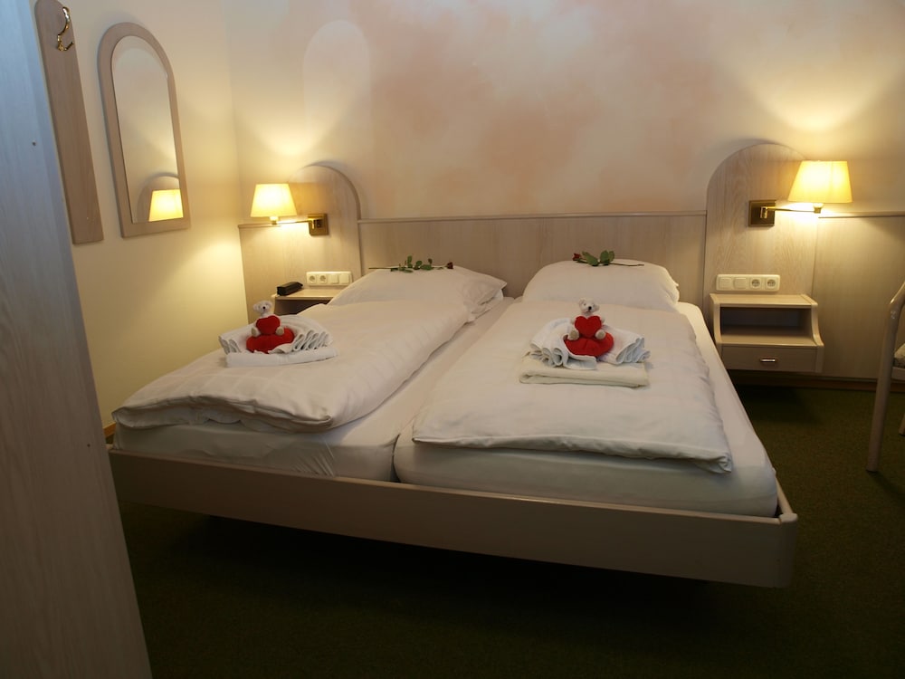 Фото Hotel-Restaurant Kastanienhof Lauingen