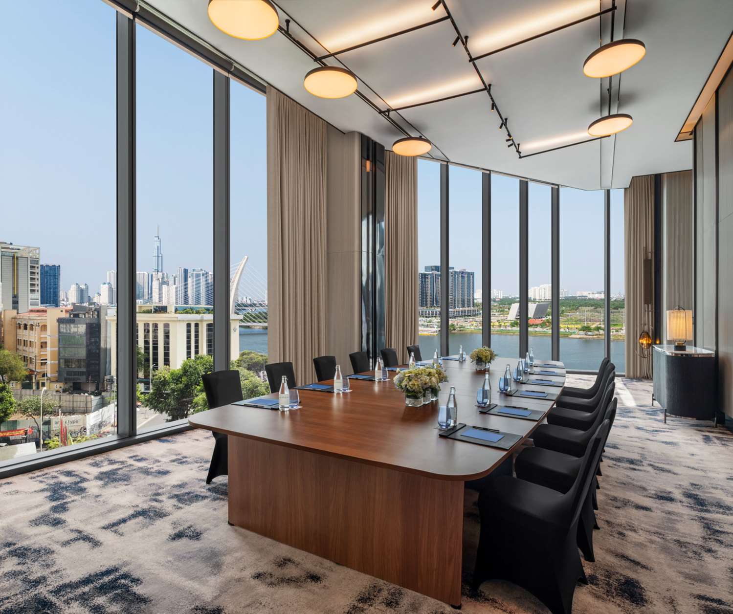 Фото Hilton Saigon