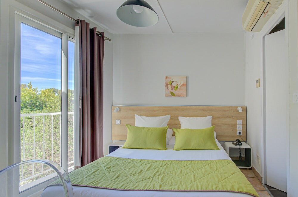 Фото Hotel Des Calanques