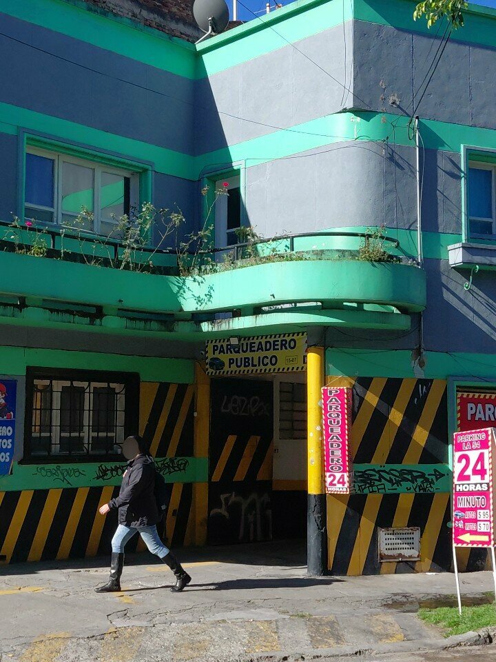Parquet Parqueadero publico la 15, Bogota, photo