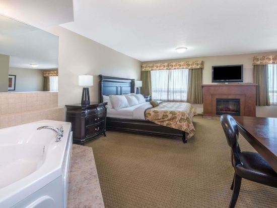 Фото Ramada by Wyndham Wainwright