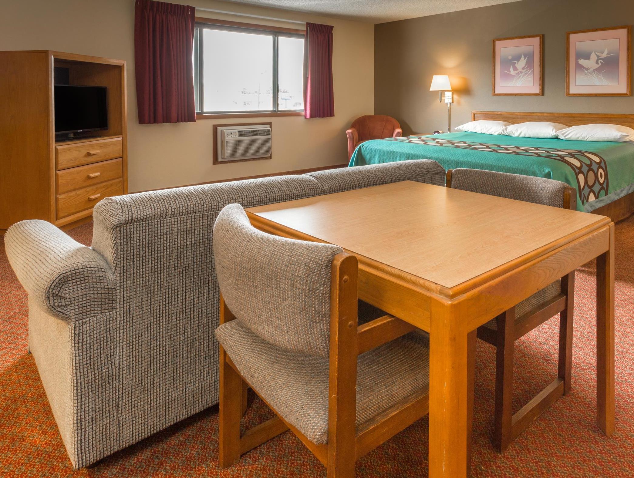 Фото Super 8 by Wyndham Hartford WI